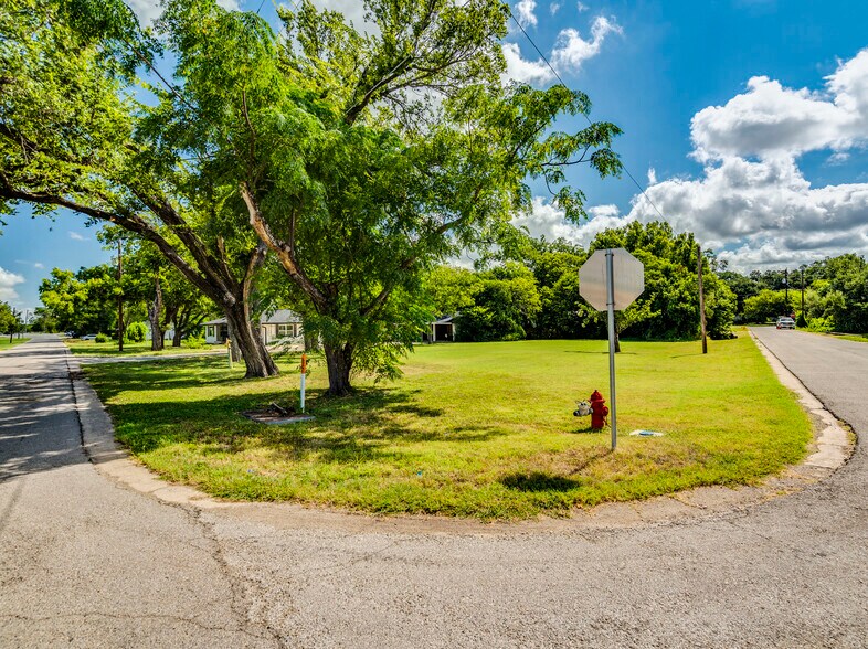 More Photos Of 301 Railroad St., Buda Land For Sale