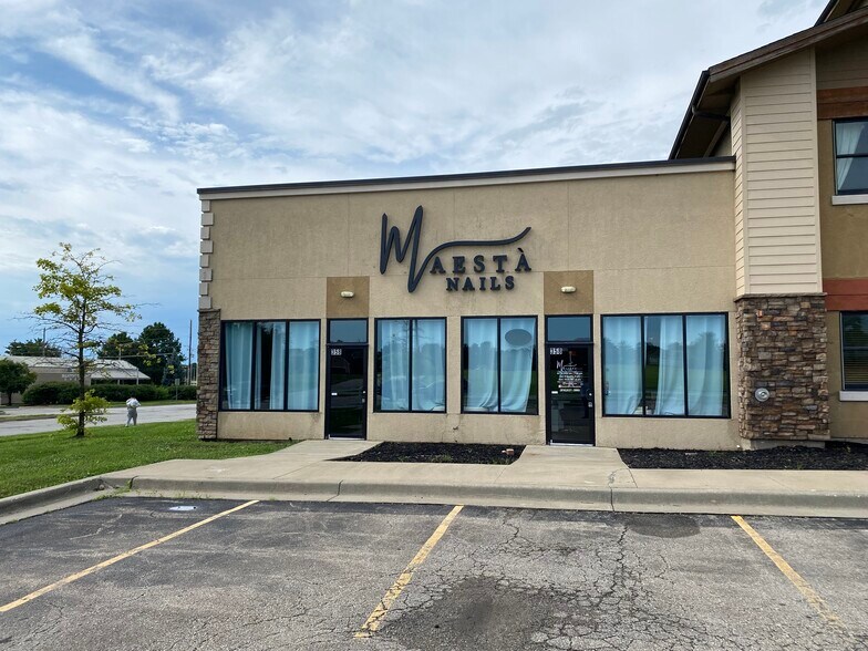 More Photos Of 350 SW Greenwich Dr, Lee's Summit Storefront Retail Office For Sale