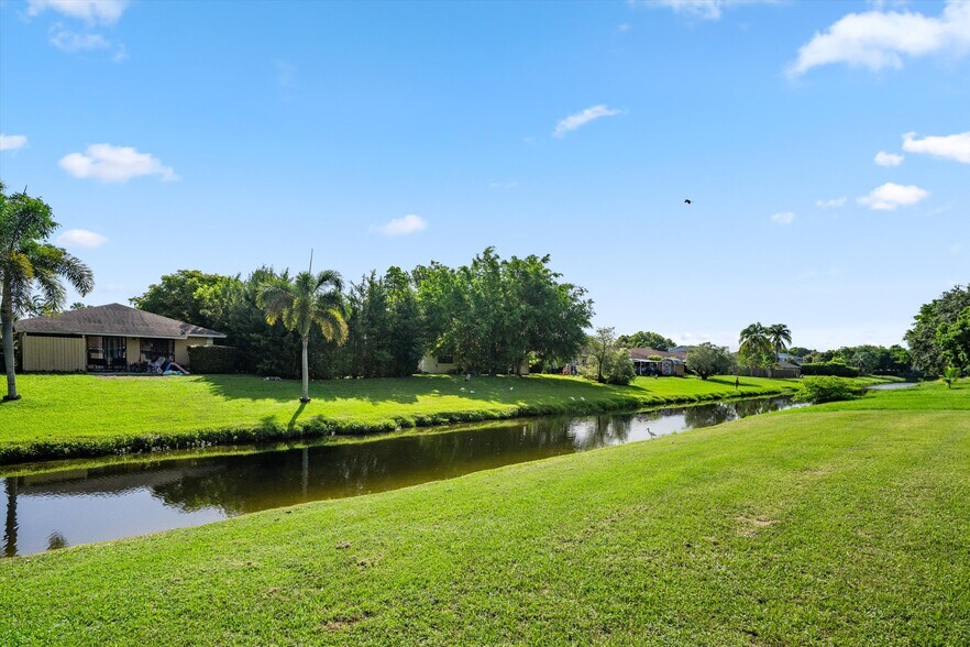 More Photos Of 1262 The 12th Fairway, Wellington Apartments For Sale