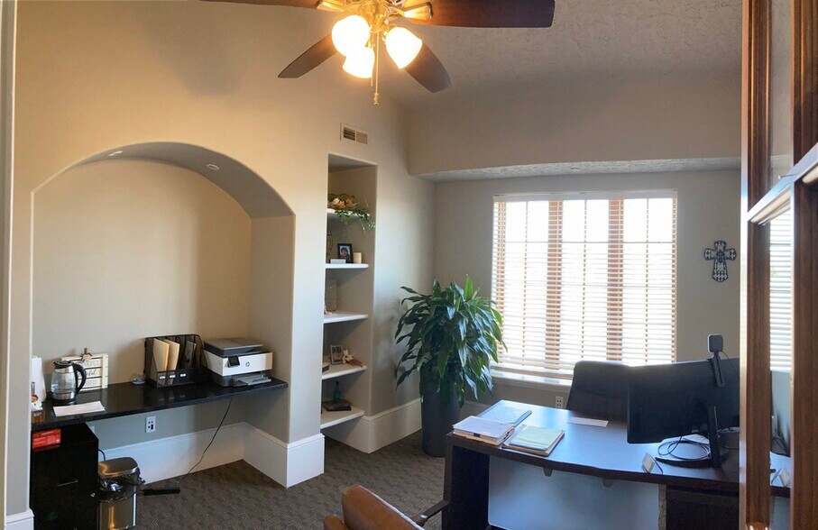 More Photos Of 1531 E Bradford Pky, Springfield Medical For Lease