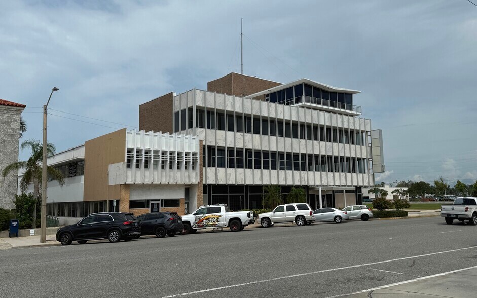More Photos Of 226-230 N Beach St, Daytona Beach Office For Sale