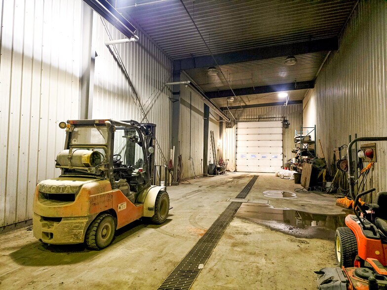 More Photos Of 3902 75th Ave, Leduc Manufacturing For Sale
