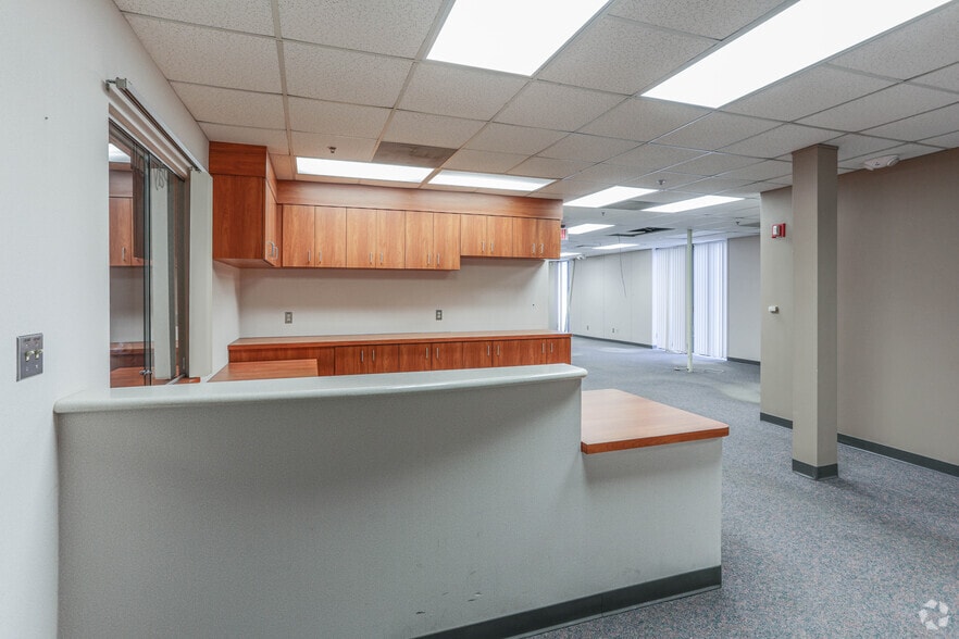 More Photos Of 16500 W 12 Mile Rd, Southfield Office For Lease