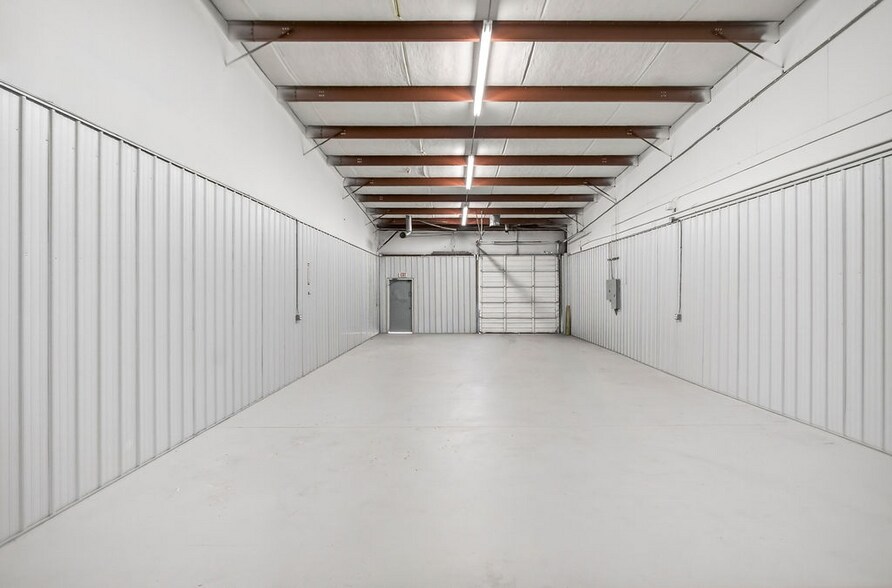 More Photos Of 4922-4932 Catherine Dr, Montgomery Warehouse For Lease