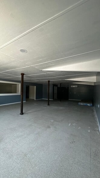 More Photos Of 430 E Broad St, Smithville Showroom For Sale