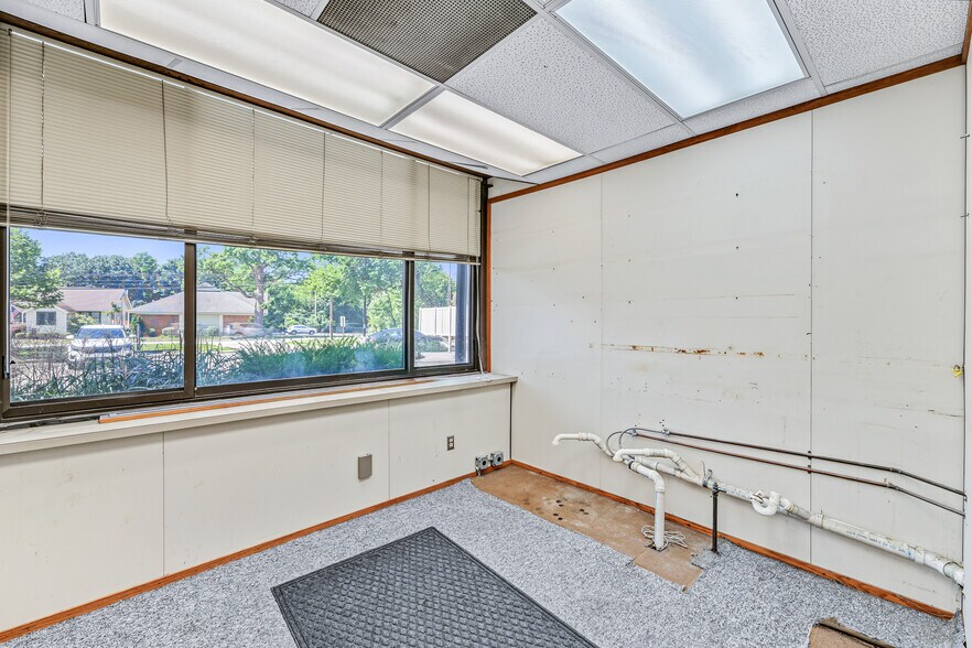 More Photos Of 2219 Packard St, Ann Arbor Office For Sale