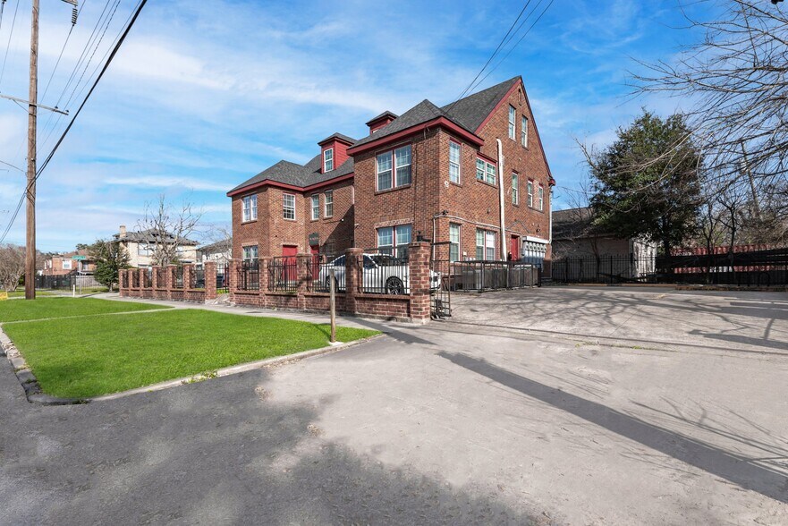 More Photos Of 2602 Isabella St, Houston Apartments For Sale