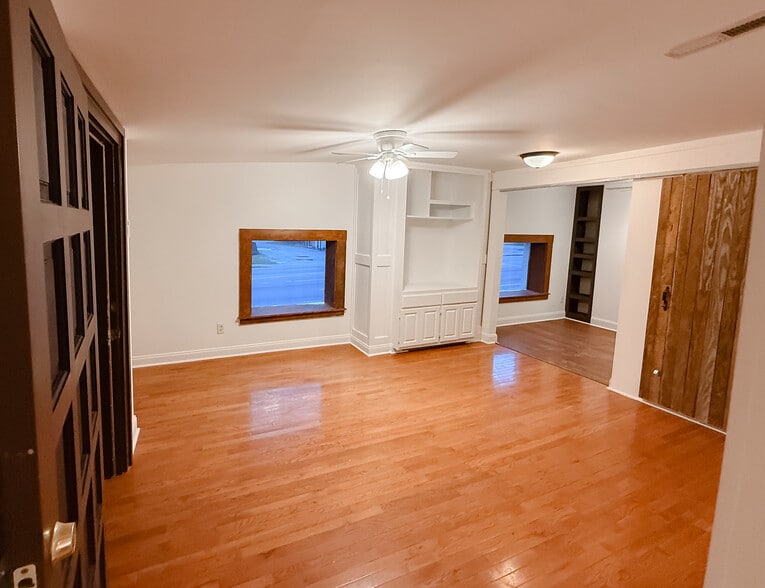 More Photos Of 130 E Dekalb St, Camden Auto Repair For Sale