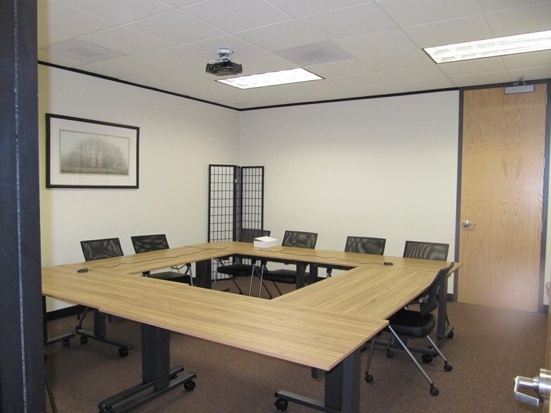 More Photos Of 3409 Executive Center Dr, Austin Unknown For Lease