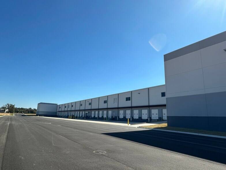 More Photos Of 1060 Mossyhead Plaza Drive, Defuniak Springs Unknown For Lease