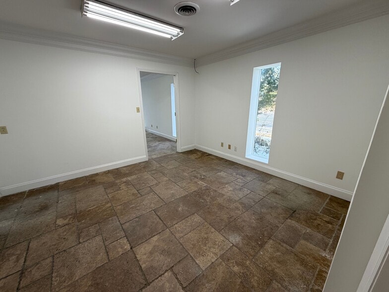 More Photos Of 4857 N NC 16 Business Hwy, Denver Warehouse For Lease