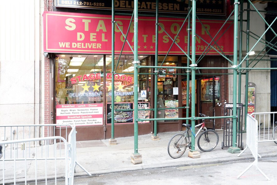 More Photos Of 26 Vesey St, New York Storefront For Lease
