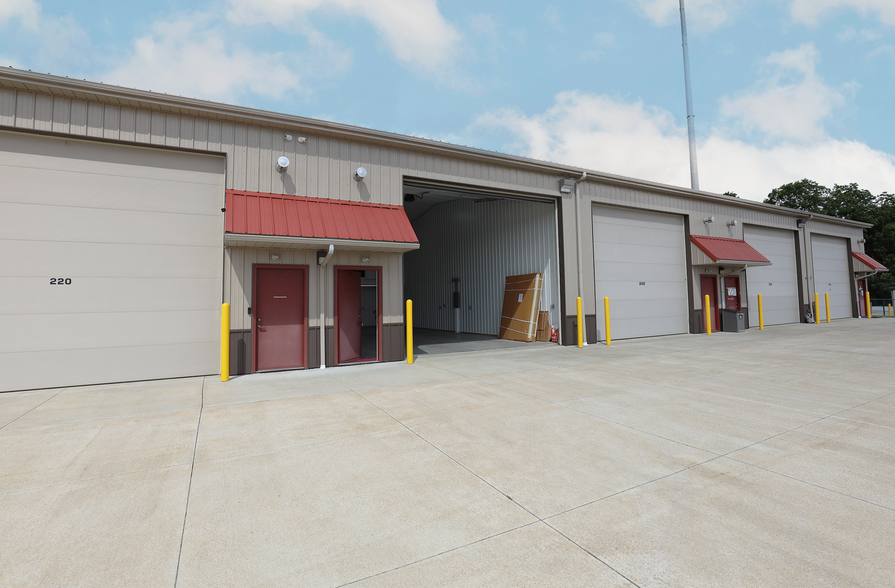 More Photos Of 8691 Wadsworth Rd, Wadsworth Light Manufacturing For Lease
