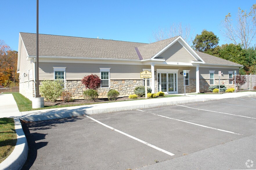Primary Photo Of 5 Emma Ln, Clifton Park Office For Lease