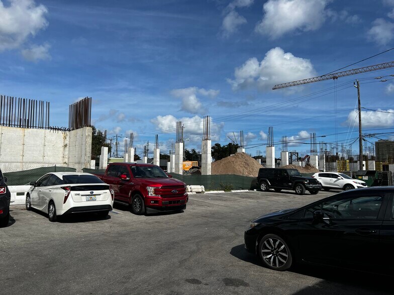 More Photos Of 2033-2051 Hollywood Blvd, Hollywood Freestanding For Sale