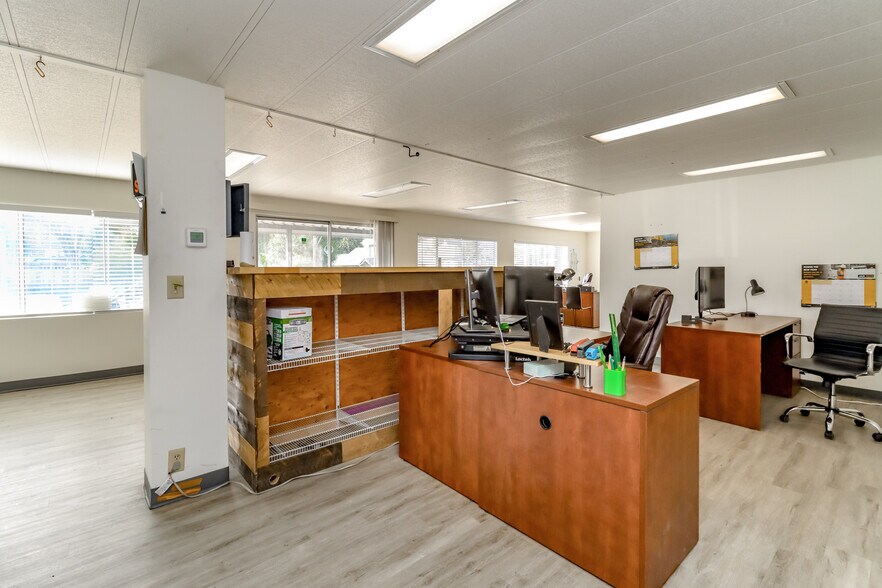 More Photos Of 1710 6th St, Bremerton Office For Sale