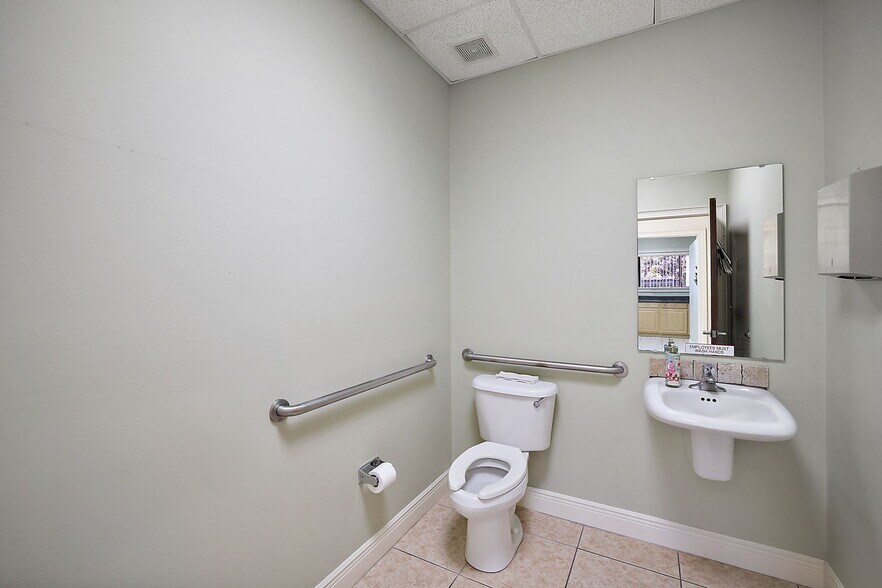 More Photos Of 3651 Lake Center Dr, Mount Dora Medical For Sale