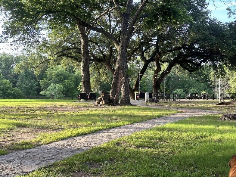 More Photos Of 205 SW Barnard St, Glen Rose Hotel For Sale