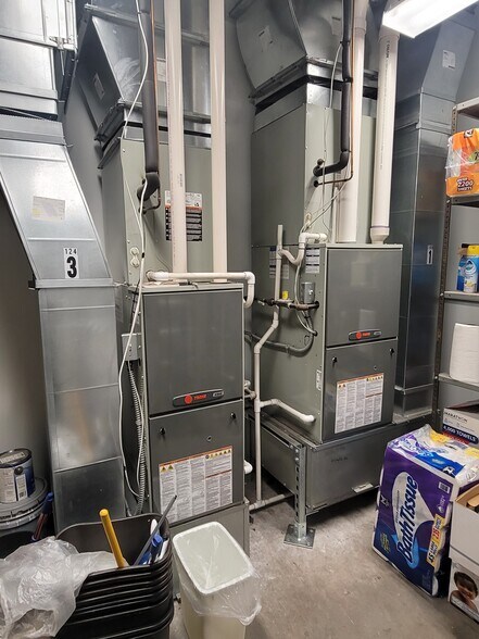 More Photos Of 3131 Halvor Ln, Superior Light Distribution For Lease