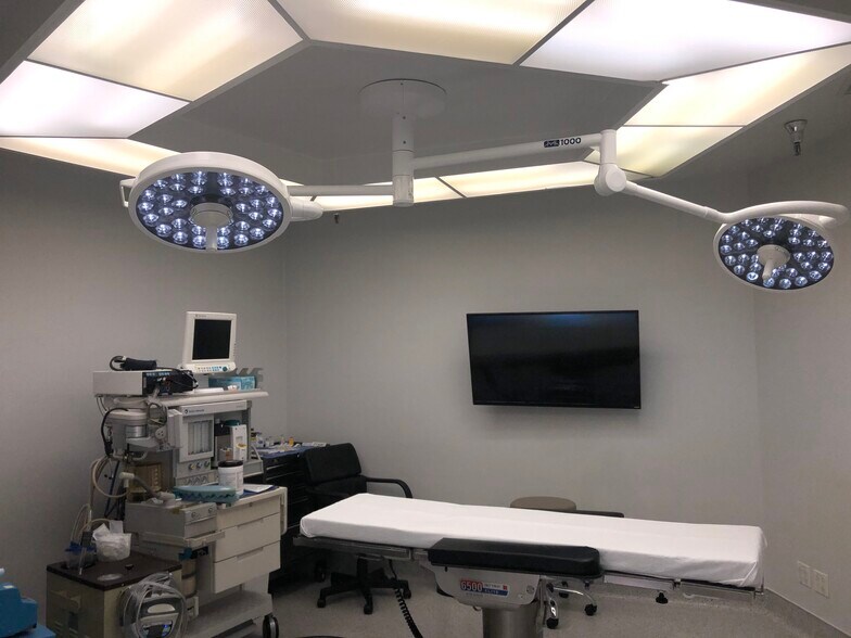 More Photos Of 450 S Beverly Dr, Beverly Hills Office For Lease