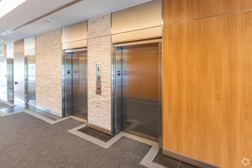 More Photos Of 7025 Langer Dr, Mississauga Office For Lease