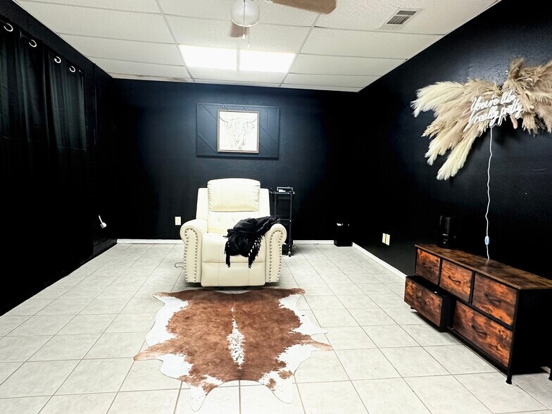 More Photos Of 115 Archer St, Jacksboro Office For Lease