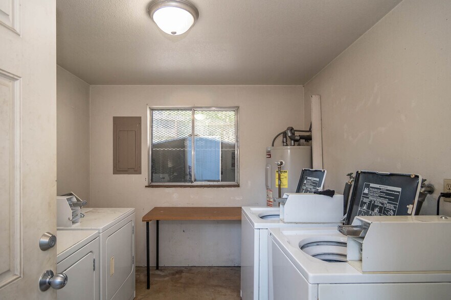 More Photos Of 1023 SE Cobb St, Roseburg Apartments For Sale