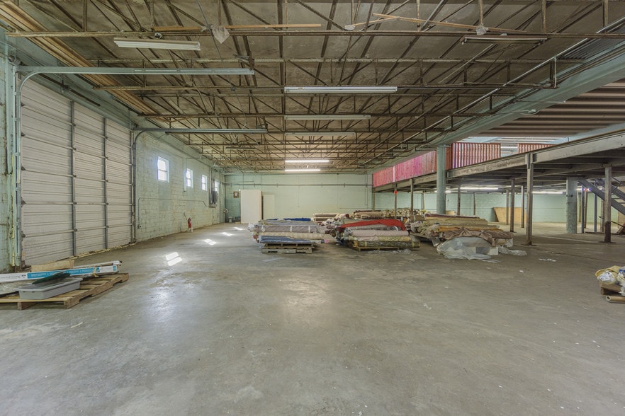 More Photos Of 2415 Church St, Galveston Light Distribution For Lease