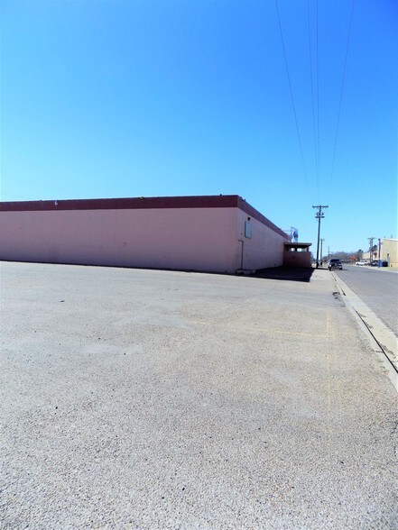 More Photos Of 2403 N Cornell St, Lubbock Bar For Sale
