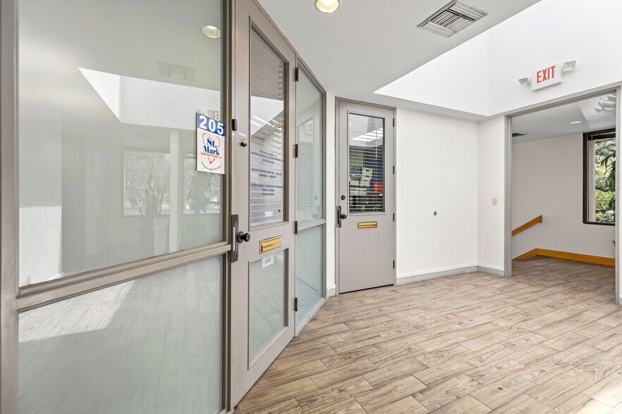 More Photos Of 5545 Fredericksburg Rd, San Antonio Medical For Lease