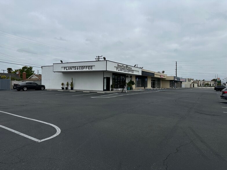More Photos Of 17055 Newland St, Huntington Beach Unknown For Lease
