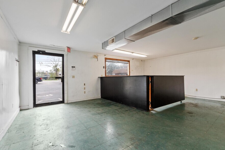 More Photos Of 181 Main St. Unit B St, Orange General Retail For Lease