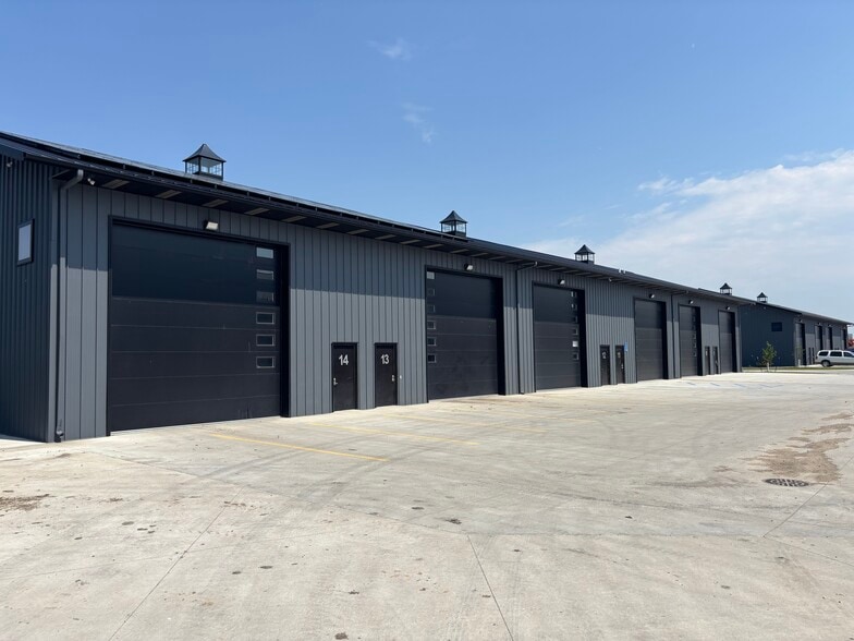 More Photos Of 1301 Main Avenue SE, Moorhead Flex For Lease