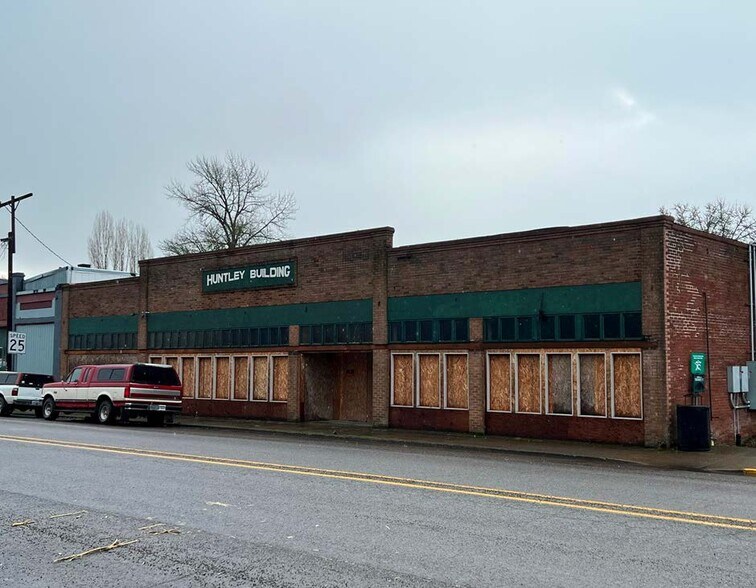 More Photos Of 124 E Main St, Sheridan Storefront For Sale