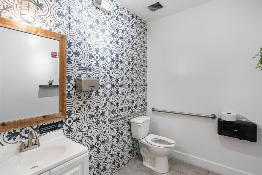 More Photos Of 5840 SW 71st St, South Miami Restaurant For Sale