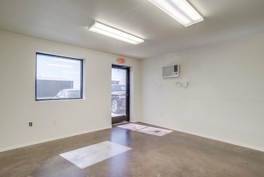 More Photos Of 9115 East Highway 67, Alvarado Showroom For Lease