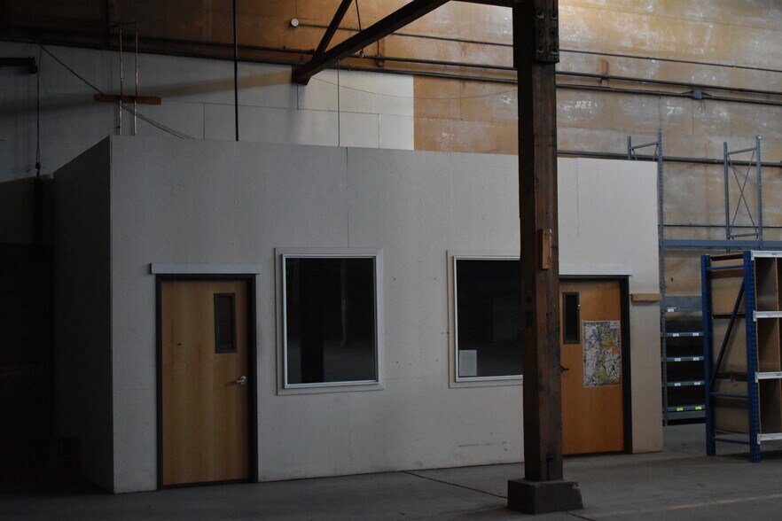 More Photos Of 884 W 2nd St, Ogden Warehouse For Lease