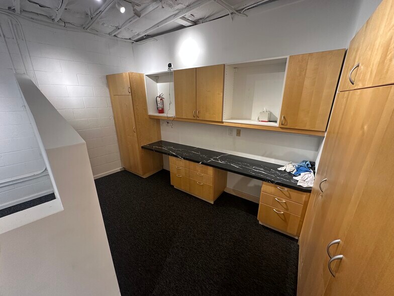 More Photos Of 1912 F St, Sacramento Office For Lease