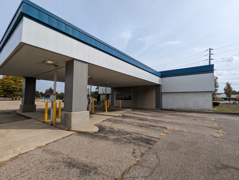 More Photos Of 2025 Rawsonville Rd, Belleville Bank For Lease
