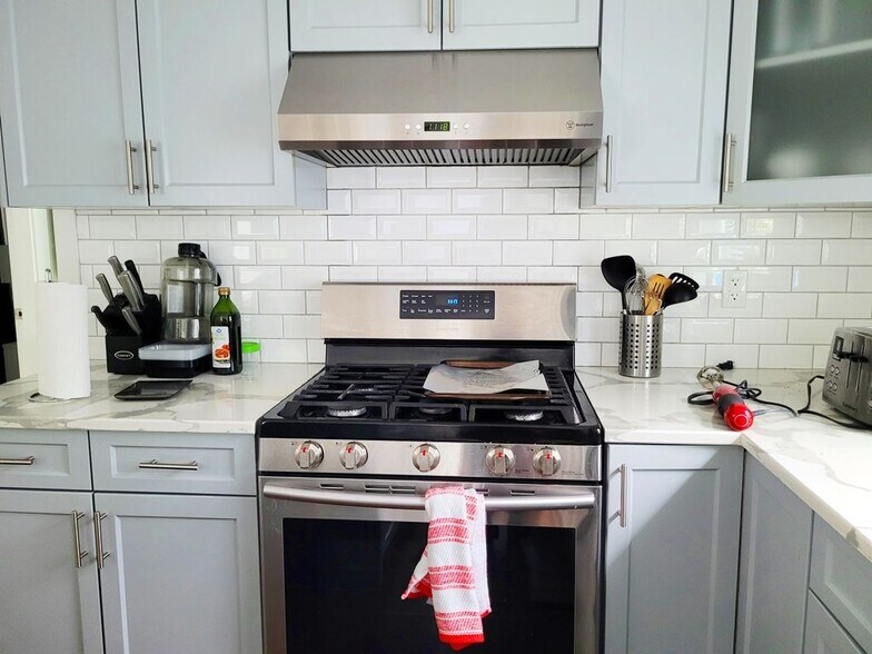 More Photos Of 3346 10th Av W, Vancouver Apartments For Sale