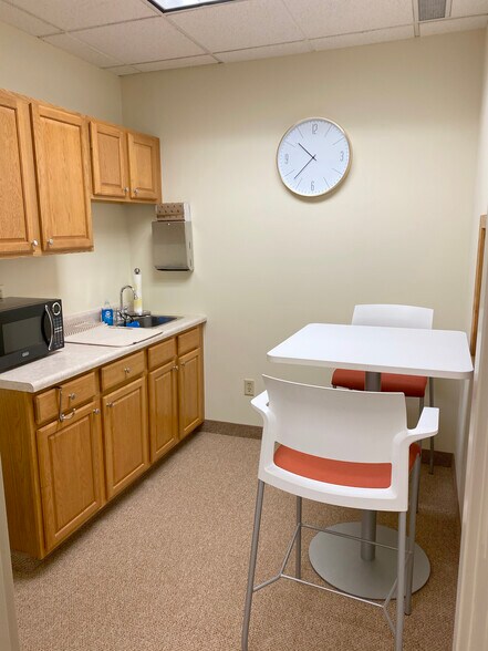 More Photos Of 2780 Snelling Ave N, Roseville Medical For Lease