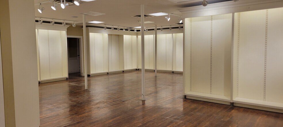 More Photos Of 135 Depot St, Manchester Center General Retail For Lease