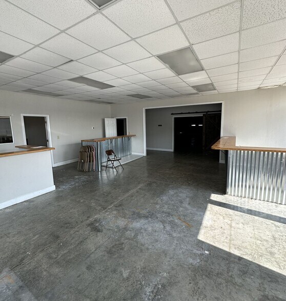 More Photos Of 27 N Pond St, Toccoa Flex For Lease