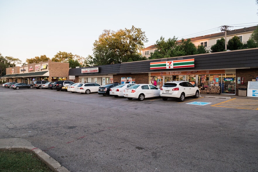 More Photos Of 737-753 W Palatine Rd, Palatine Convenience Store For Sale