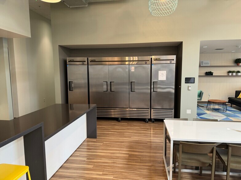 More Photos Of 185 N Wolfe Rd, Sunnyvale Research And Development For Lease