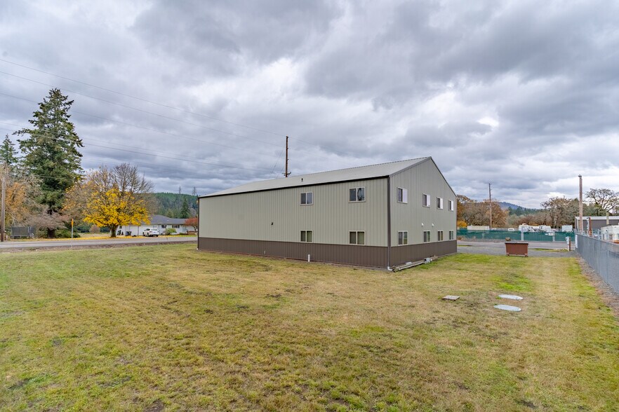 More Photos Of 2120 Apple Loop, Lyons Industrial For Sale