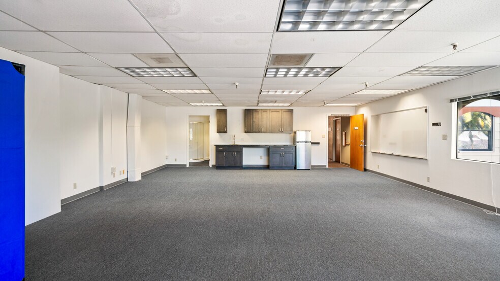 More Photos Of 367-387 N State St, Ukiah Office For Sale