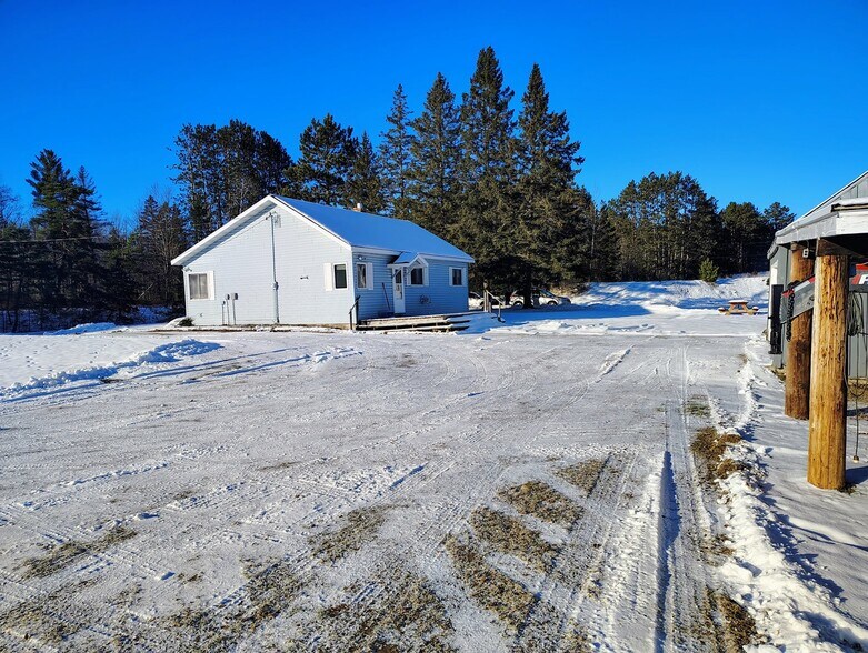 More Photos Of N16184 Old Hwy 13, Lake Service For Sale