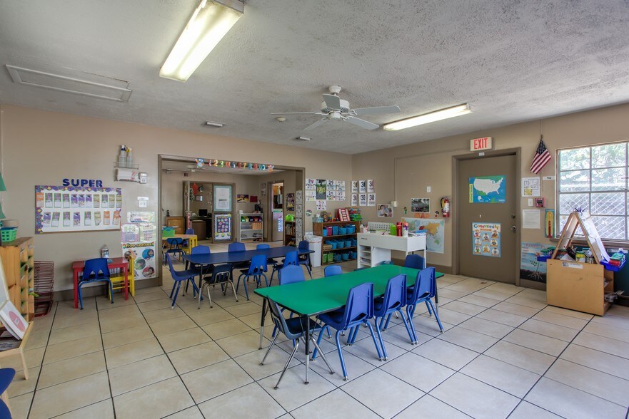 More Photos Of 2447 Raeford Rd, Orlando Daycare Center For Sale