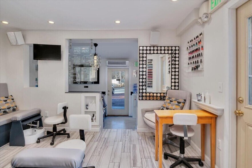 More Photos Of 139 A Bradford St, Provincetown Storefront Retail Residential For Sale